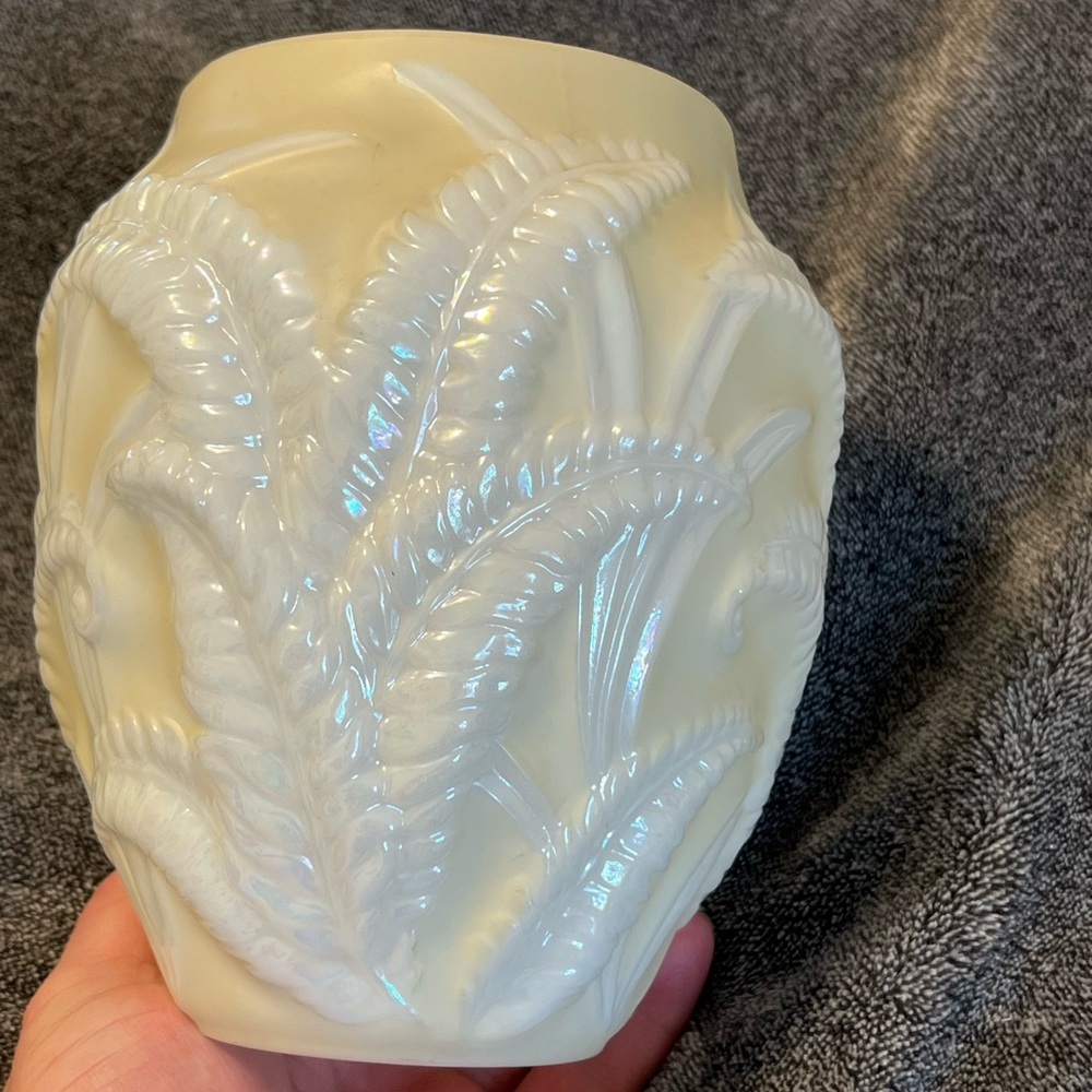 Vintage Phoenix Sculptured Artware White Ferns on Cream Glass Vase - Picture 5 of 7